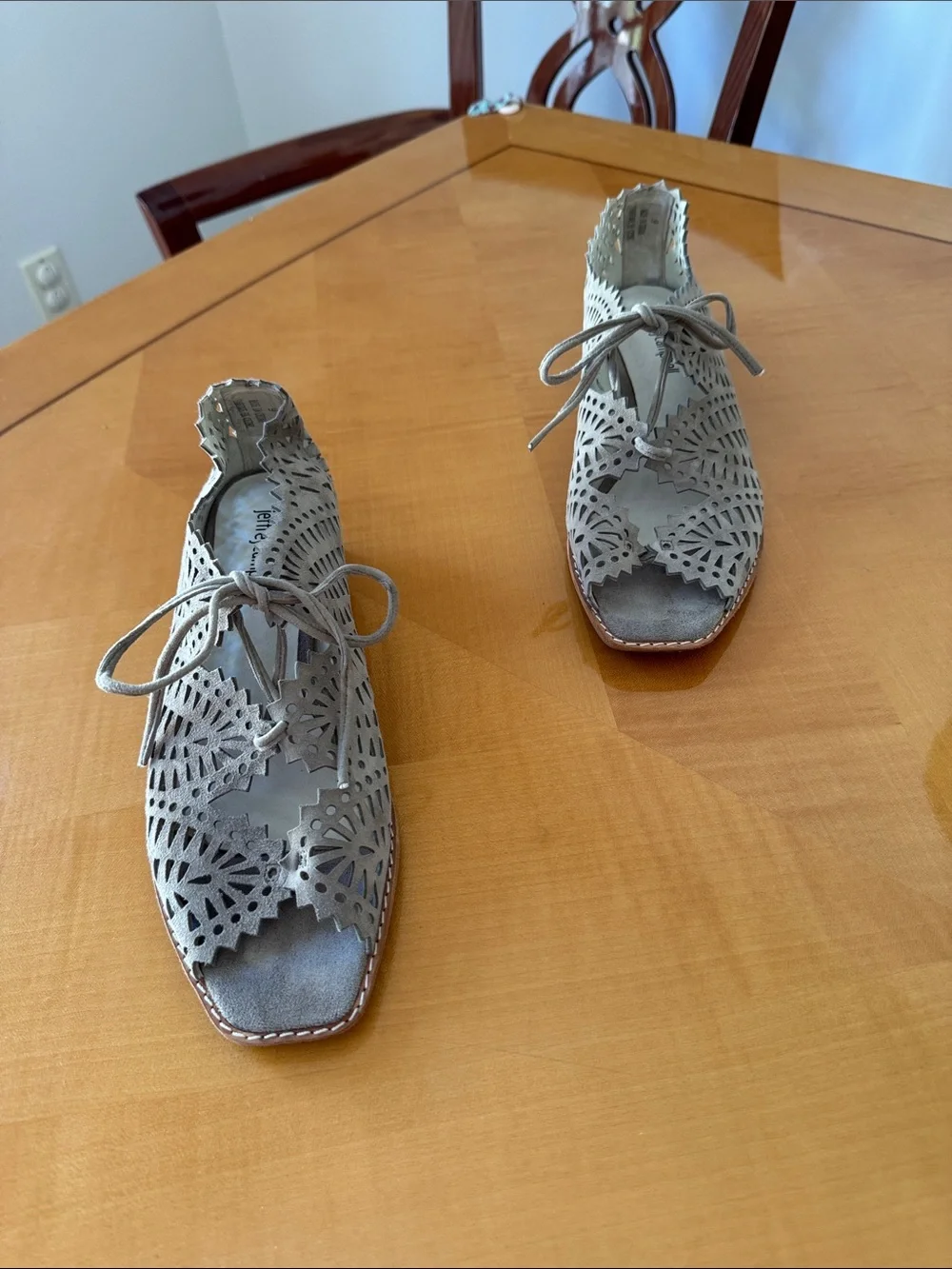 Jeffrey Campbell Light Gray Laser-Cut Peep-Toe Lace-Up Flats size 9